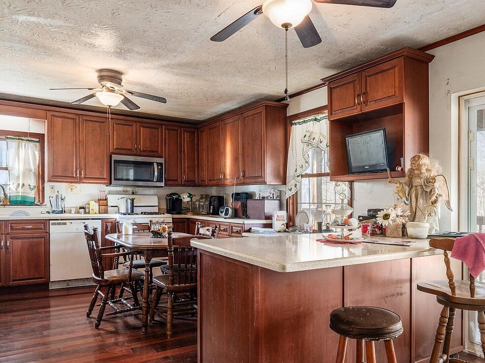 7th image of this home