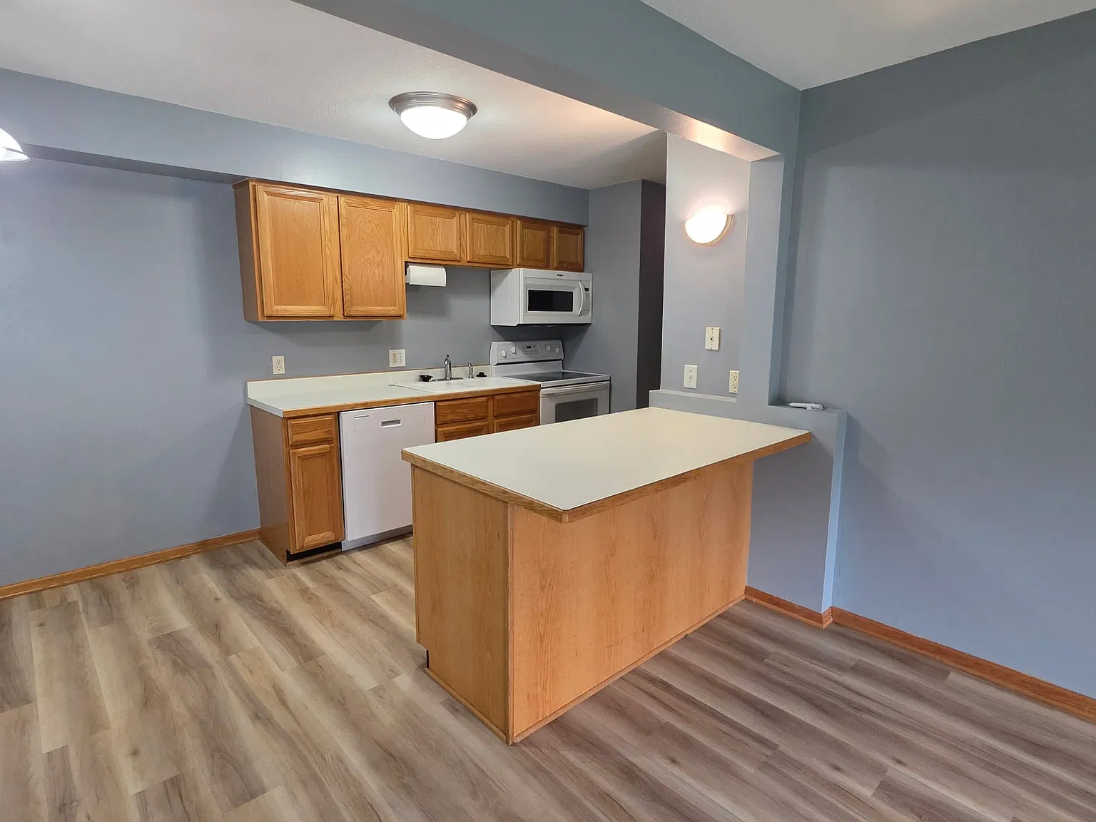2 bed, 791 sqft, $1,360 — Photo 2