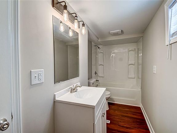 5th image of 617 Fisher St