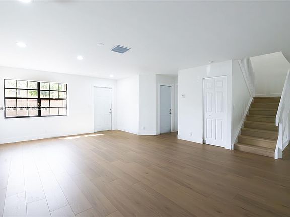 5th image of 9152 Vineyard Lake Dr #9152