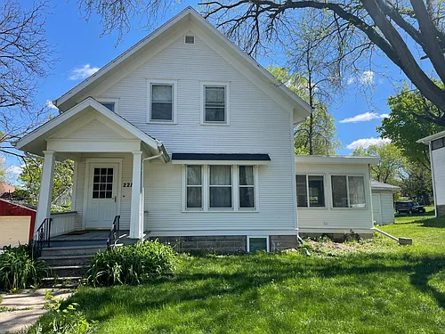 2216 Iowa St Photo 1