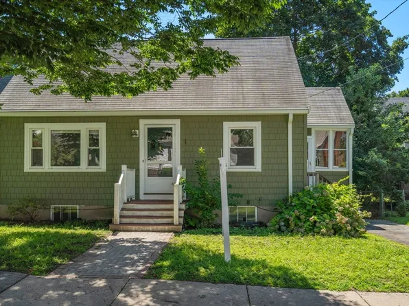 10 Emelia Ter, West Roxbury, MA 02132