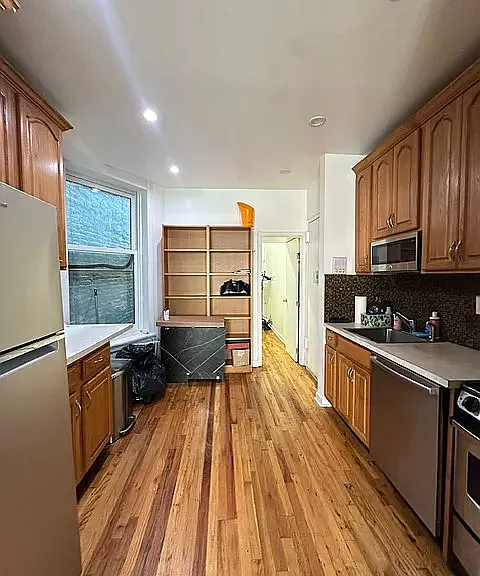 349 W Broadway #16 — Photo 7