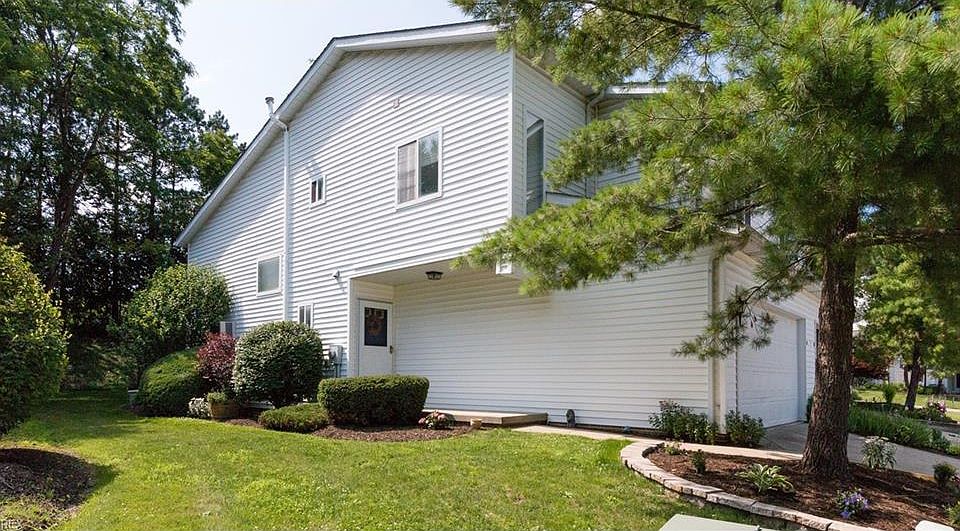 1st image of 304 W Barrington Dr
