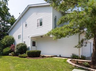 304 W Barrington Dr, Chardon, OH 44024