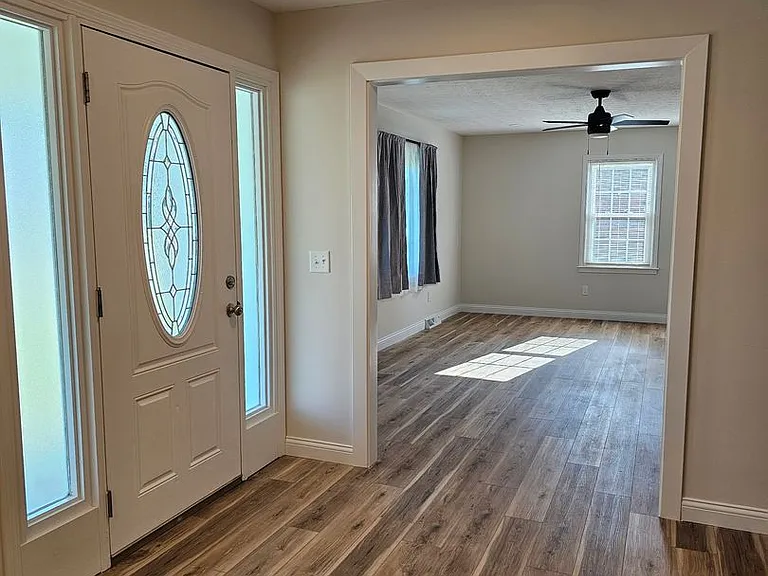 395 W Crocus Dr — Photo 3