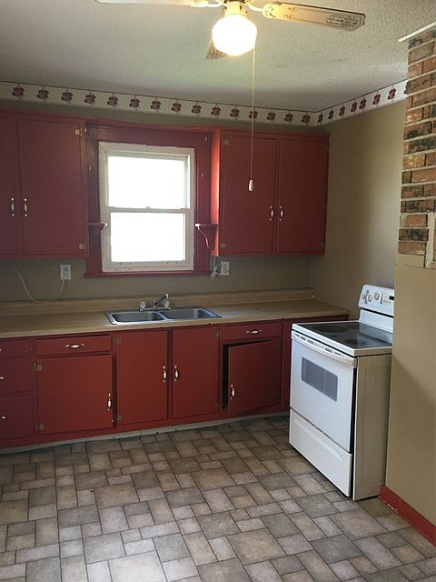 2nd image of 707 E Main St