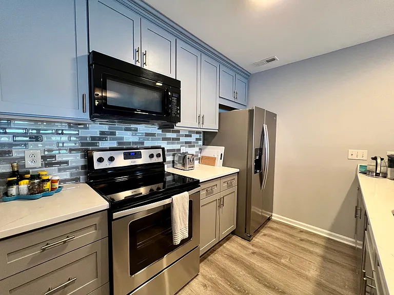 366 Northwest Dr — Photo 10