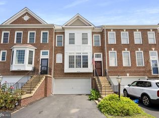 18538 Pineview Sq, Leesburg, VA