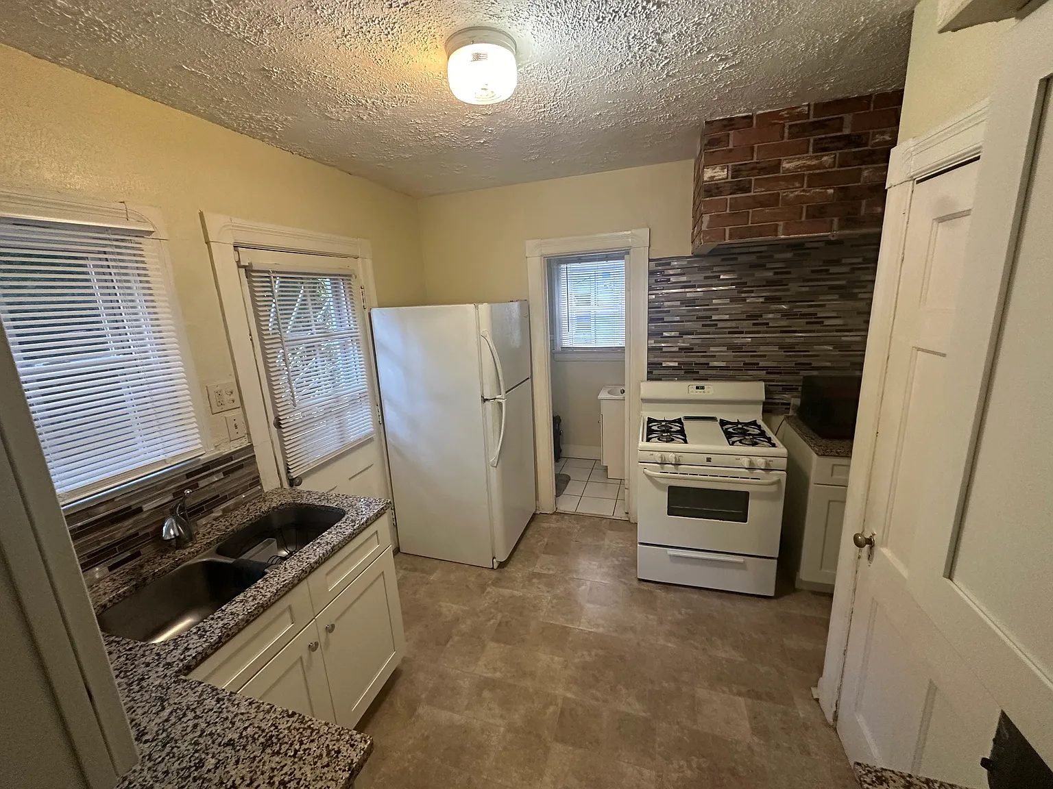 3510 Glencairn Rd — Photo 2