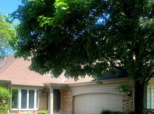 20 Pine Tree Ln, Burr Ridge, IL 60527