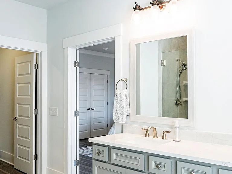 Primary en suite bath