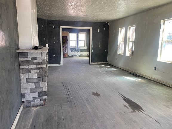 5th image of 222 Girard Blvd SE