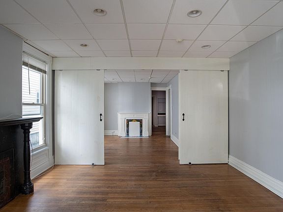 4th image of 131 6th Ave #2