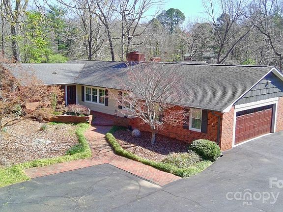 4th image of 101 Woodvale Cir