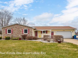 7819 N River Rd, Freeland, MI 48623