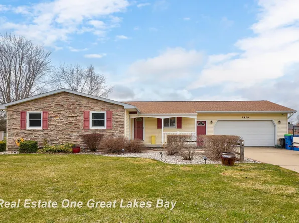7819 N River Rd, Freeland, MI 48623