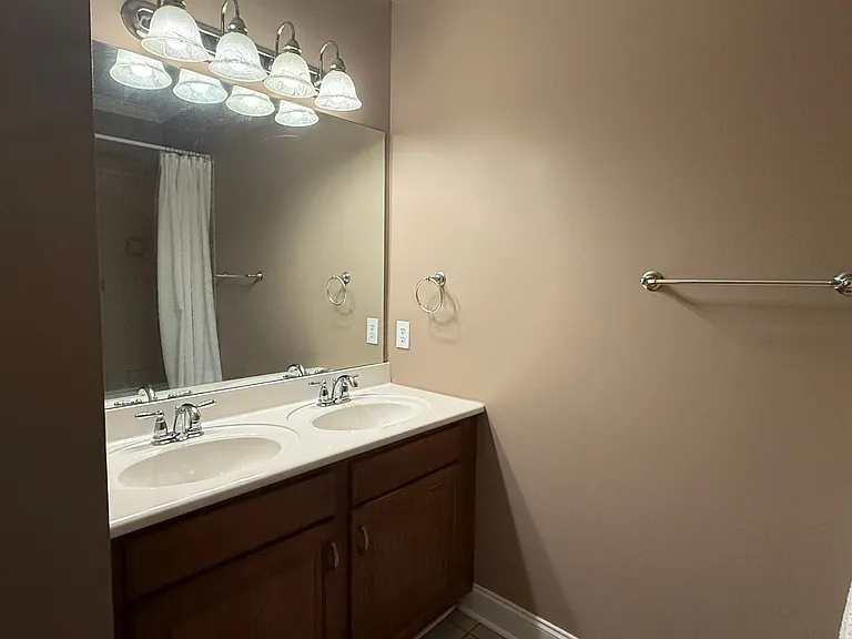 10 Charleston Ct — Photo 16