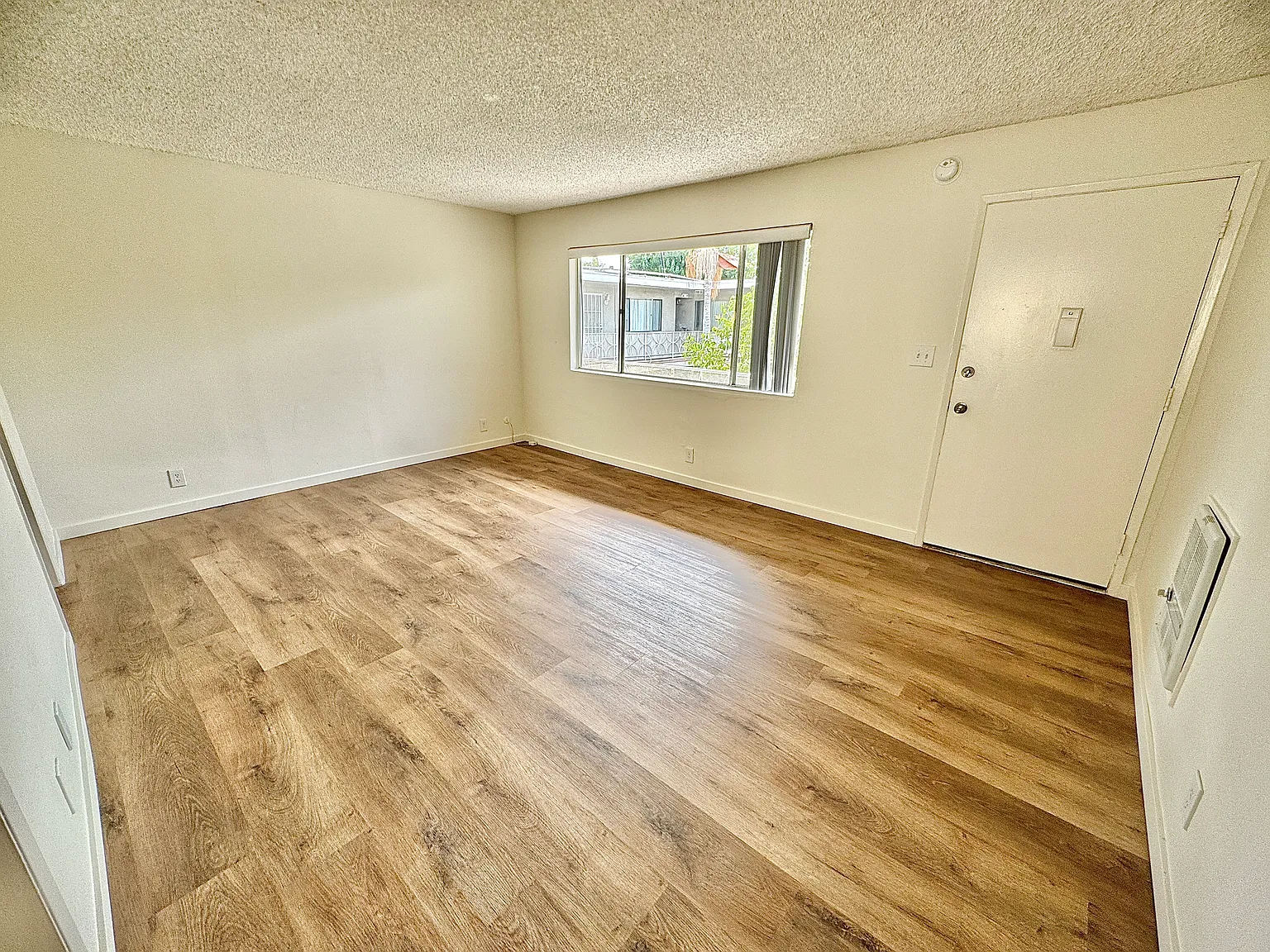Kester Ave, Van Nuys — Photo 3