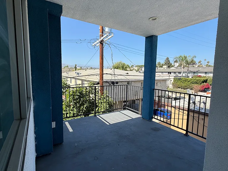 4557 Rosewood Ave #7 — Photo 11