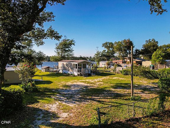 3rd image of 303 Blackshear Dr