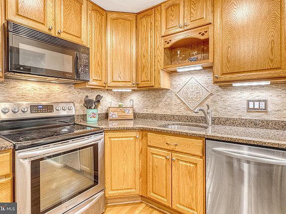 5th image of 9871 Burke Pond Ct