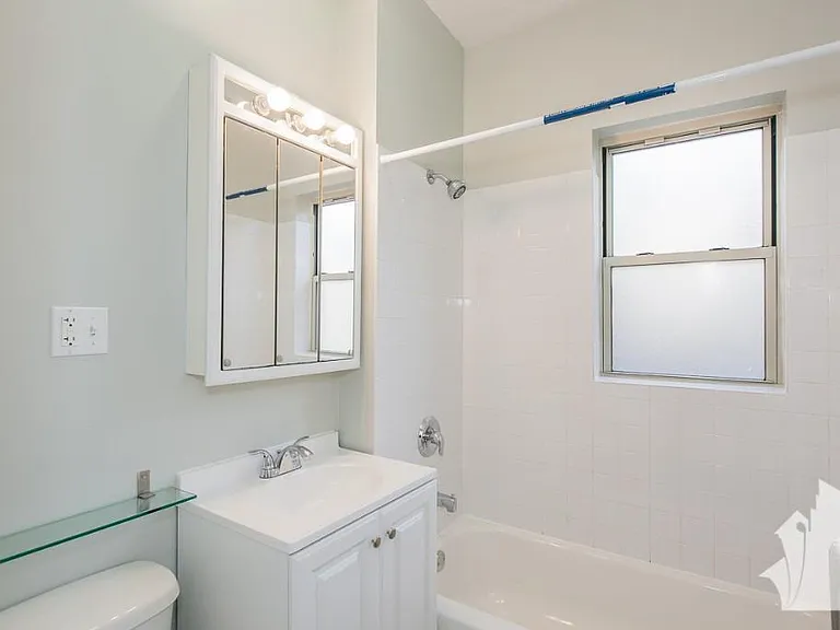 1924 W Winona St #1 — Photo 5