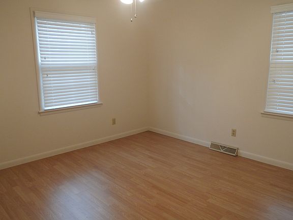 3rd image of 910 Linwood Dr