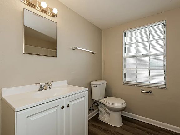 3rd image of 2344 Medford Ln