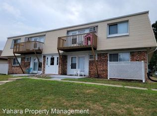 1100 19th St APT 5, Reedsburg, WI 53959