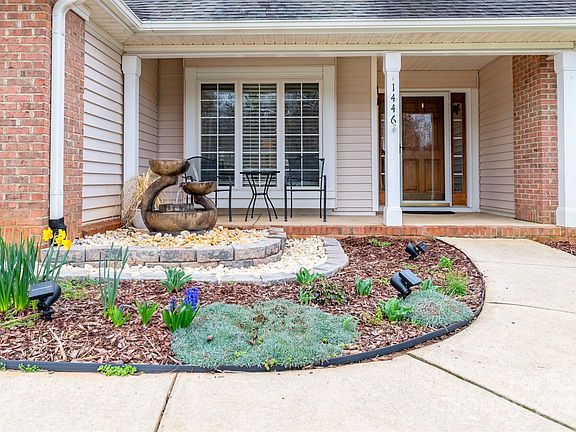 5th image of 1446 Sweetbriar Ln