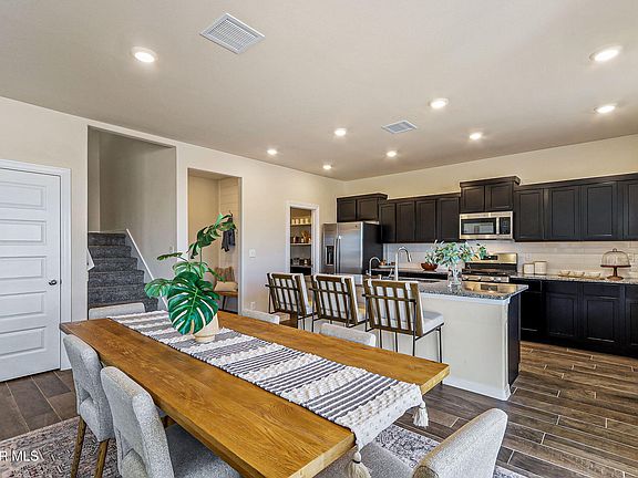 2nd image of 520 Paseo Dulce Ave