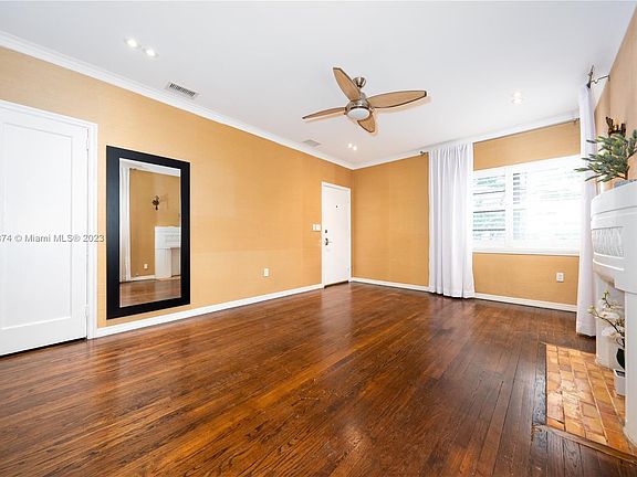 3rd image of 1051 Michigan Ave APT 3
