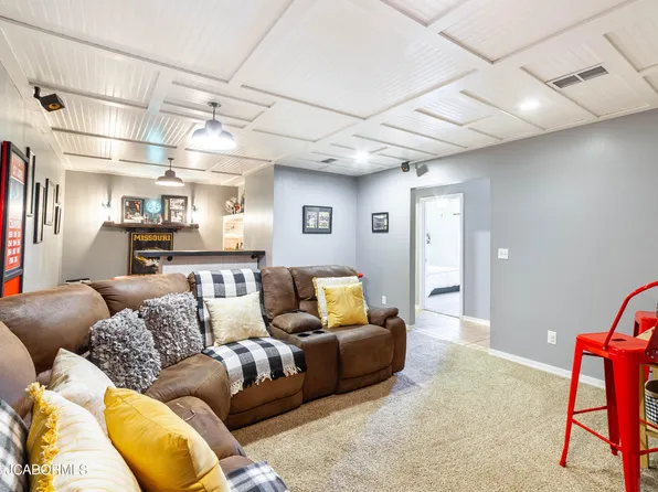 827 Highway Cc, Linn, MO 65051