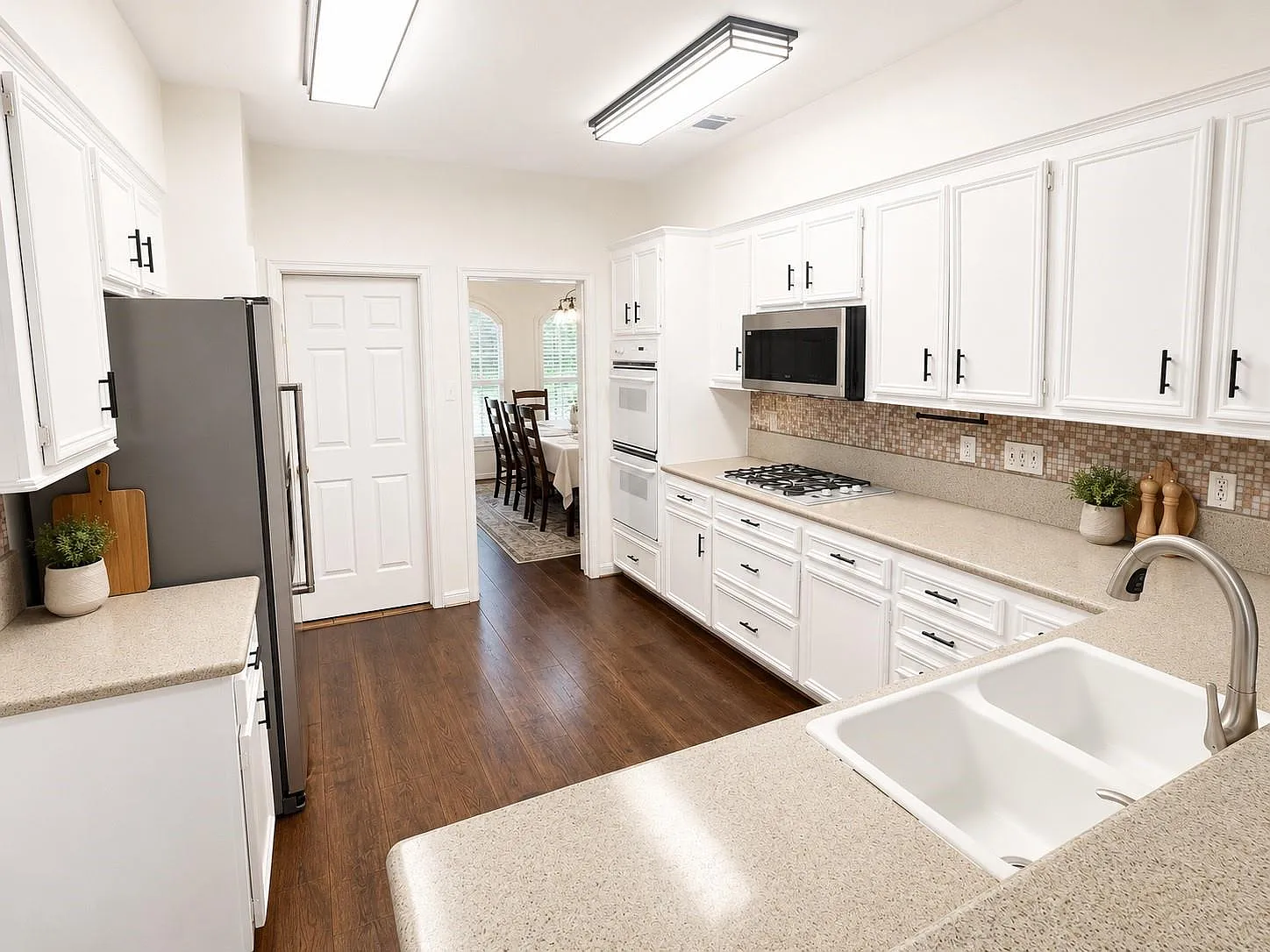 4 bed, 2.5 bath, 2222 sqft, $3,150 — Photo 4