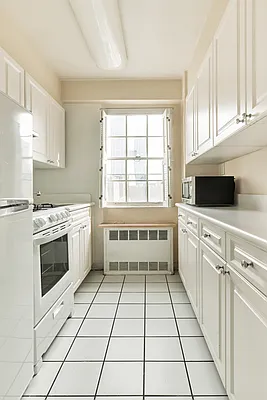 Rented by Sotheby's International Realty | media 10