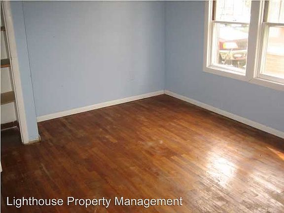 5th image of 1709 Newark Ave SE