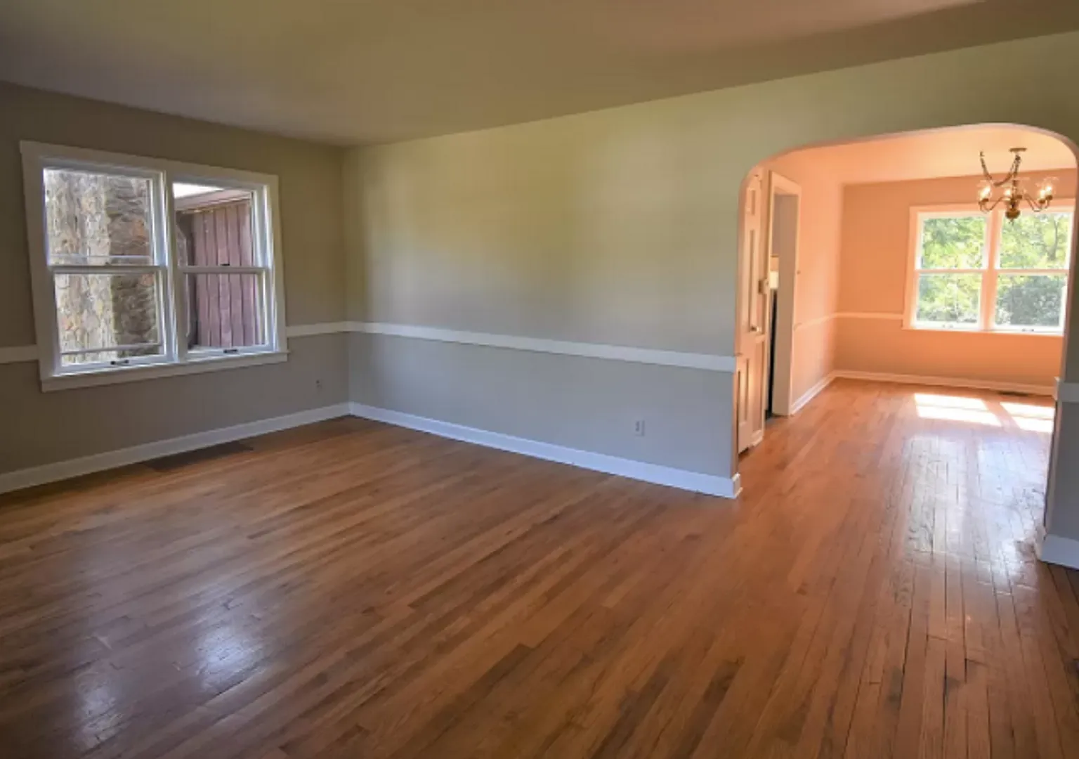 4 bed/3.5 bath, half acre lot, 100 yards from Memorial Stadium! — Photo 2