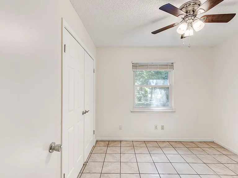 2404 Andover Dr — Photo 25