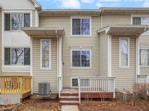 301 Arbor Ct, Bolingbrook, IL 60440