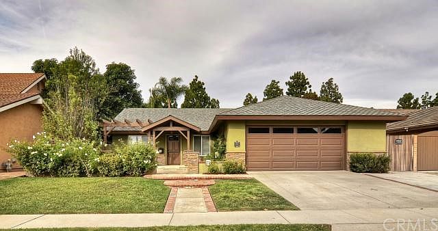 1st image of 10617 El Este Ave
