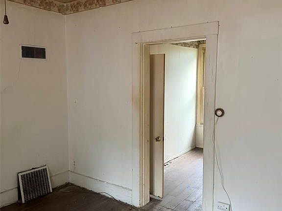 2nd image of 707 N Madison St