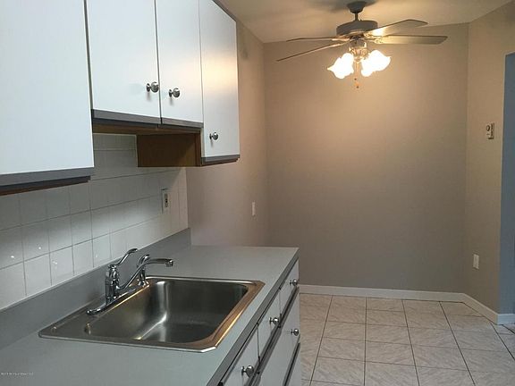 3rd image of 169 Amberly Dr Unit K