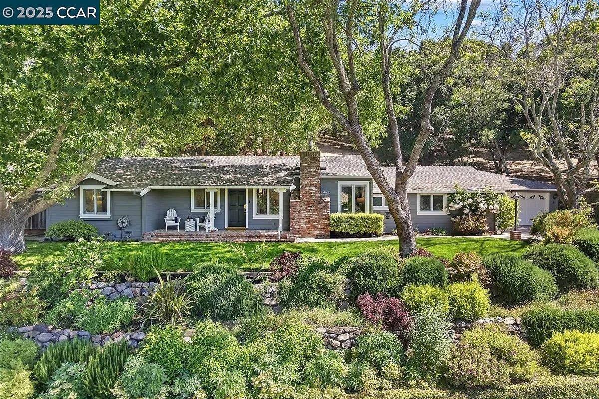 31 Parkway Ct photo 1