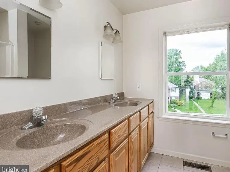 5235 Crowson Ave #6 — Photo 2