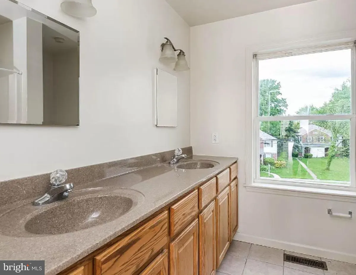 Photo 2 of 40 - 5235 Crowson Ave #6 - Baltimore, MD Building Photo - 5235 Crowson Ave #6