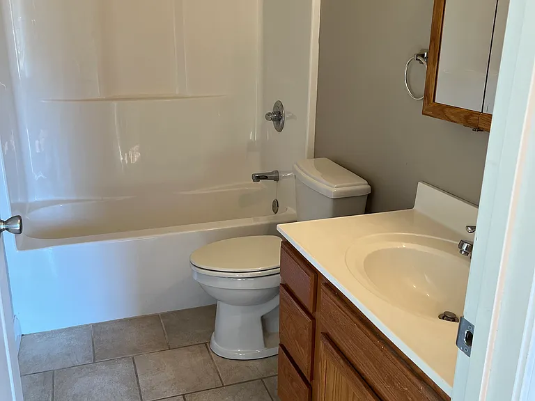 303 B St #A — Photo 8