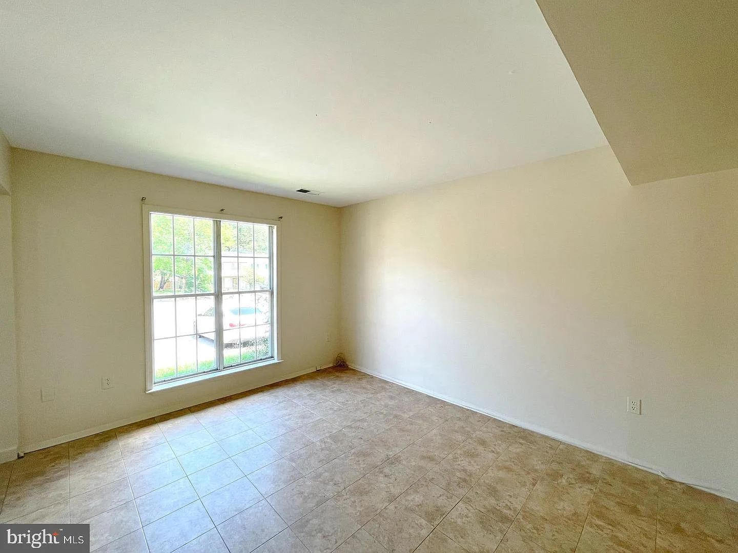 3 bed, 1.5 bath, 1188 sqft, $1,995 — Photo 4