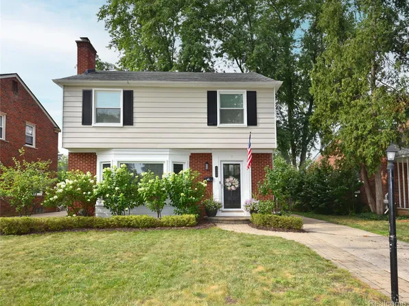 4411 N Verona Cir, Royal Oak, MI 48073