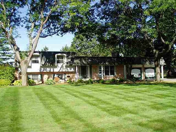 2nd image of 3833 Sandia Pl